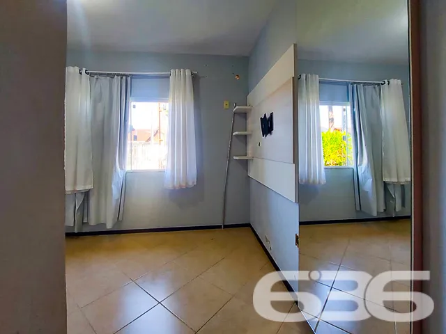 IMĂVEL COM 3 DORMITĂRIOS E AMPLO TERRENO NO BAIRRO