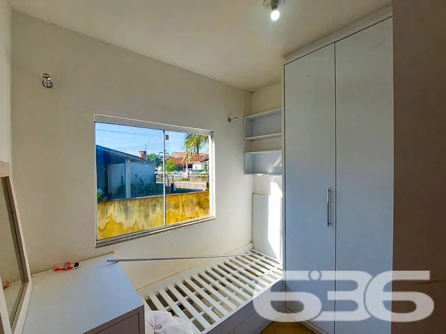 IMĂVEL COM 3 DORMITĂRIOS E AMPLO TERRENO NO BAIRRO