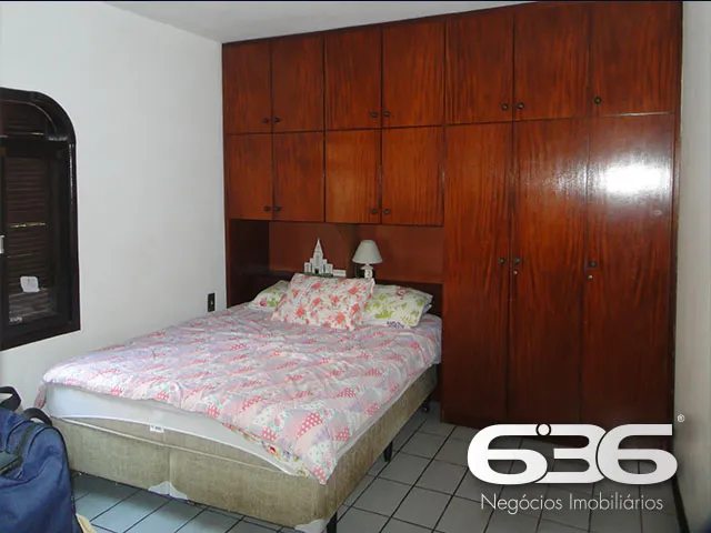 RESIDĂNCIA AMPLA COM SUĂTE + 3 DORMITĂRIOS NO BAIR