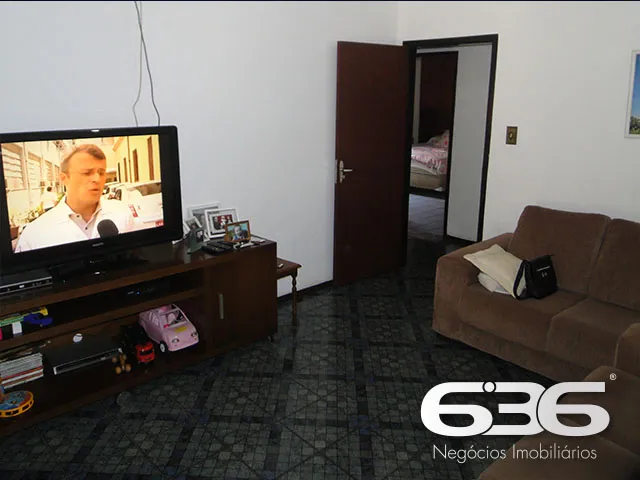 RESIDĂNCIA AMPLA COM SUĂTE + 3 DORMITĂRIOS NO BAIR