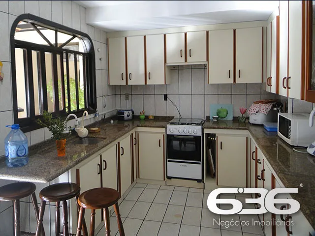 RESIDĂNCIA AMPLA COM SUĂTE + 3 DORMITĂRIOS NO BAIR