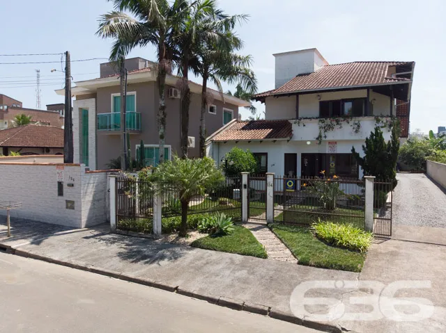 IMĂVEL DE ALTO PADRĂO COM 2 SUĂTES + 2 QUARTOS NO
