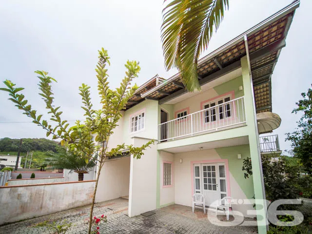 BELÍSSIMO SOBRADO COM 3 QUARTOS NO BAIRRO SANTO AN