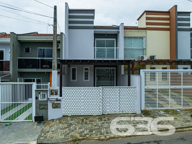 IncrĂvel Sobrado Geminado em Joinville - Bairro Bo