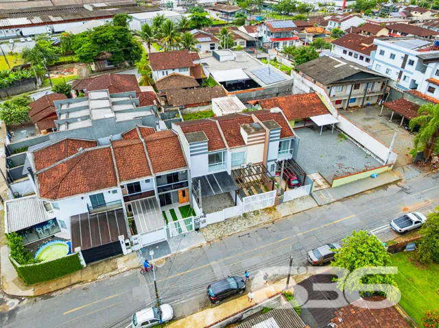 IncrĂvel Sobrado Geminado em Joinville - Bairro Bo