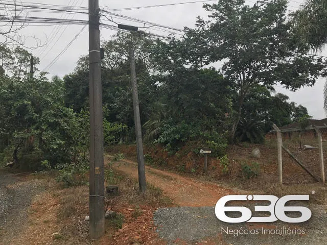 VENDE-SE TERRENO DE 1.878M² COM LOCALIZAÇÃO ESTRAT