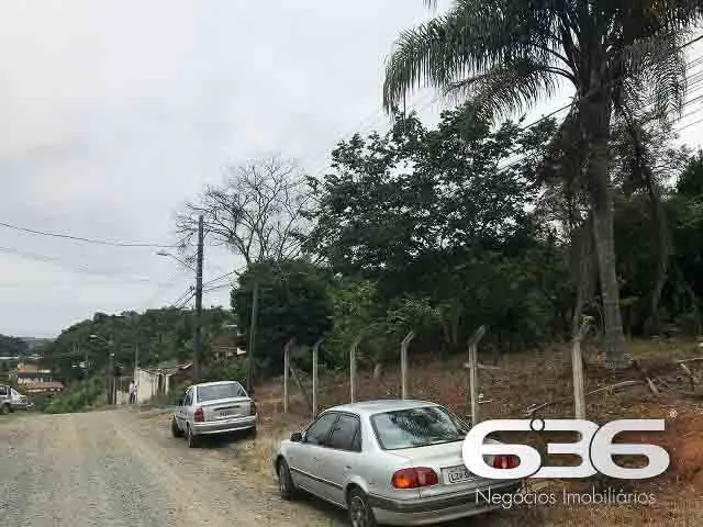 VENDE-SE TERRENO DE 1.878M² COM LOCALIZAÇÃO ESTRAT