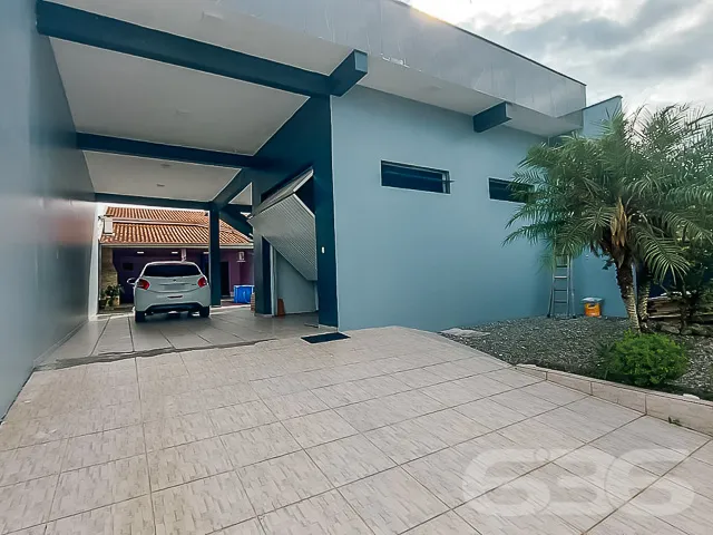 CASA Ă VENDA COM 2 QUARTOS MAIS BELO GALPĂO NOS FU