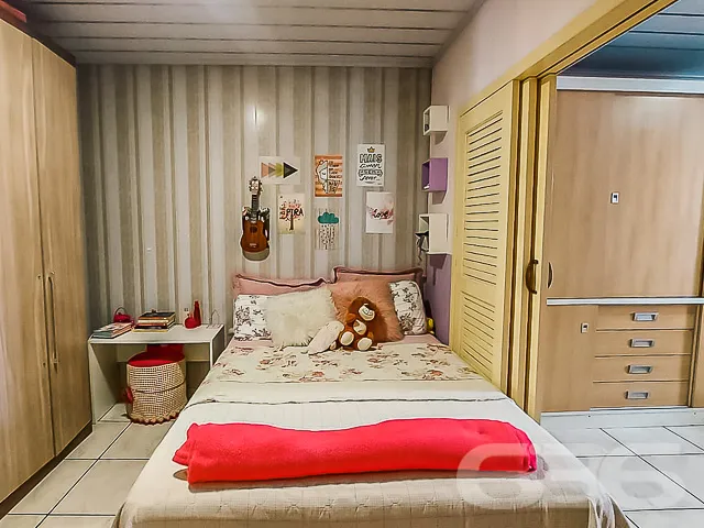 CASA Ă VENDA COM 2 QUARTOS MAIS BELO GALPĂO NOS FU