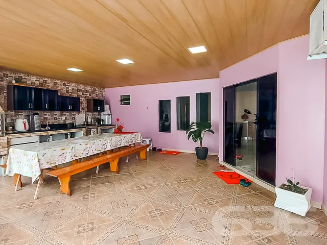 CASA Ă VENDA COM 2 QUARTOS MAIS BELO GALPĂO NOS FU