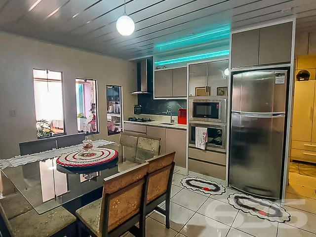 CASA Ă VENDA COM 2 QUARTOS MAIS BELO GALPĂO NOS FU