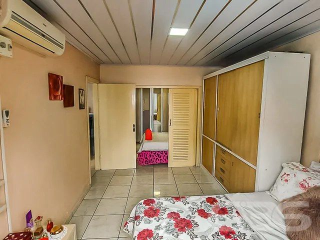 CASA Ă VENDA COM 2 QUARTOS MAIS BELO GALPĂO NOS FU