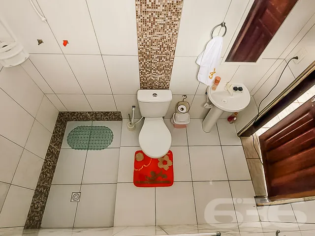 CASA Ă VENDA COM 2 QUARTOS MAIS BELO GALPĂO NOS FU