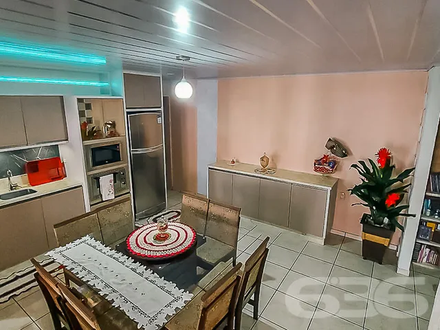 CASA Ă VENDA COM 2 QUARTOS MAIS BELO GALPĂO NOS FU