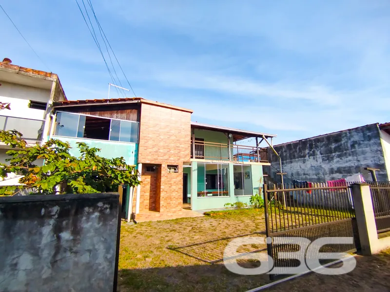 Descubra o Sobrado dos Seus Sonhos em Balneário Ba