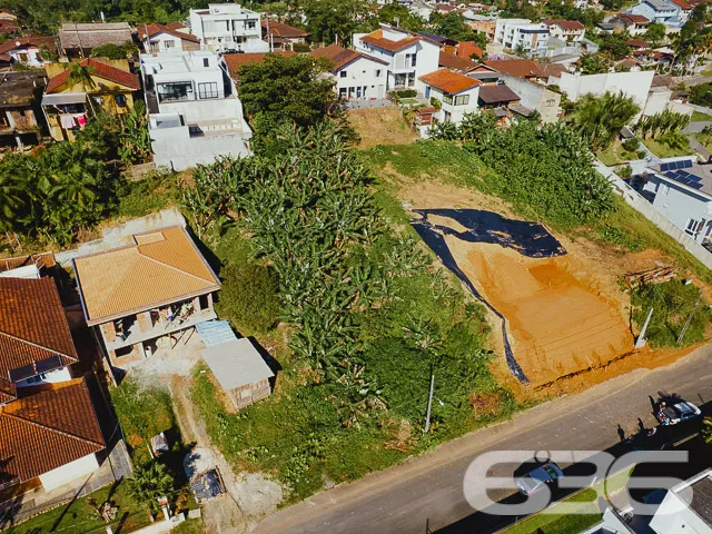 INVISTA NESTE LOTE COM 830m² NO BAIRRO ANITA GARIB