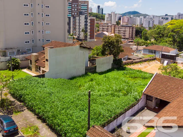 VENDE-SE AMPLO TERRENO NO BAIRRO GLÓRIA!
Descubra