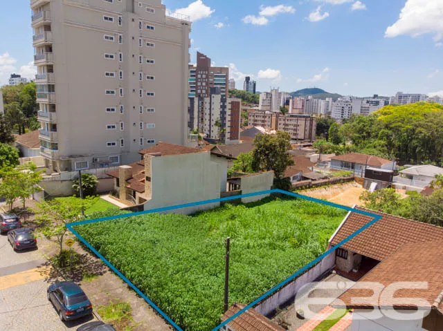VENDE-SE AMPLO TERRENO NO BAIRRO GLÓRIA!
Descubra