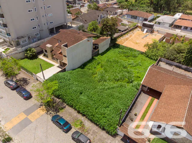 VENDE-SE AMPLO TERRENO NO BAIRRO GLÓRIA!
Descubra