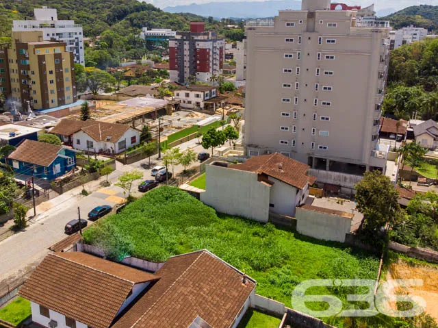 VENDE-SE AMPLO TERRENO NO BAIRRO GLÓRIA!
Descubra