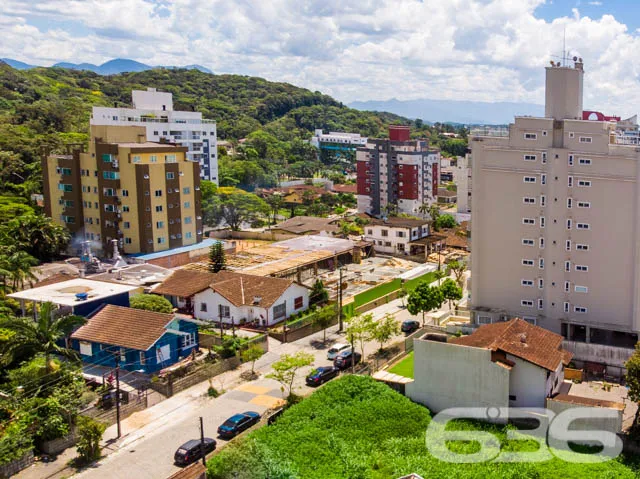 VENDE-SE AMPLO TERRENO NO BAIRRO GLÓRIA!
Descubra
