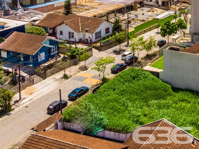 VENDE-SE AMPLO TERRENO NO BAIRRO GLÓRIA!
Descubra