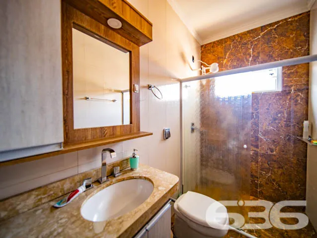 EXCELENTE RESIDĂNCIA, DE ALTO PADRĂO, COM PISCINA,