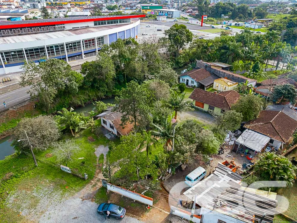 OPORTUNIDADE ÚNICA: TERRENO COM POTENCIAL INFINITO