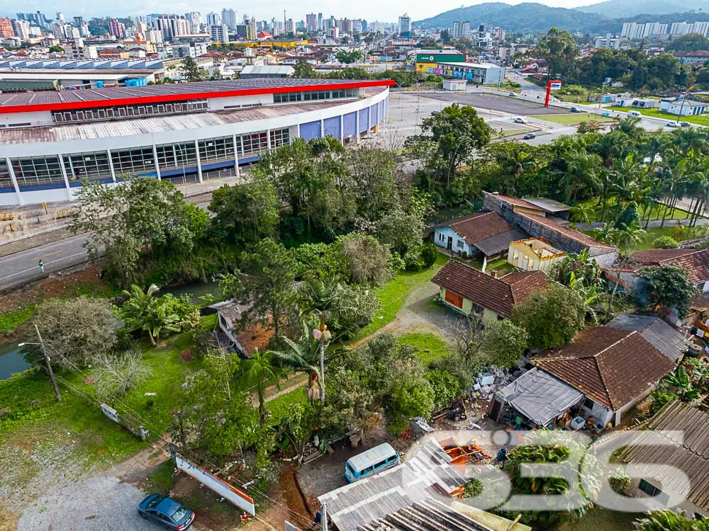 OPORTUNIDADE ÚNICA: TERRENO COM POTENCIAL INFINITO