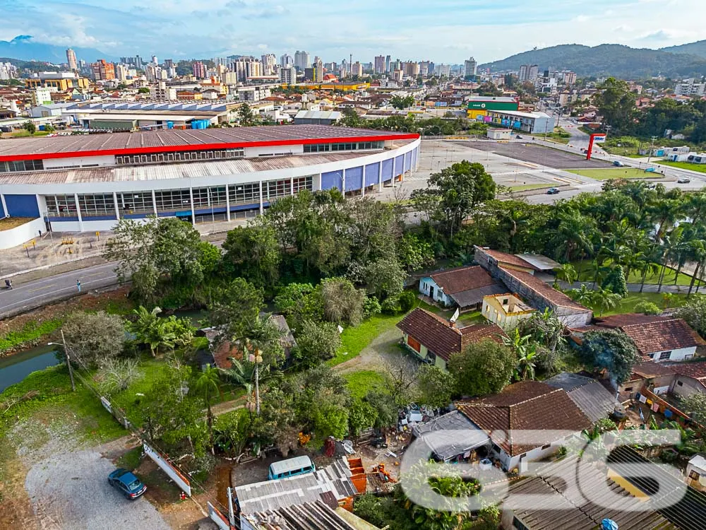 OPORTUNIDADE ÚNICA: TERRENO COM POTENCIAL INFINITO