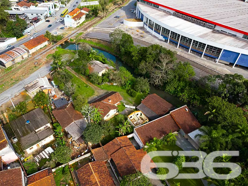 OPORTUNIDADE ÚNICA: TERRENO COM POTENCIAL INFINITO