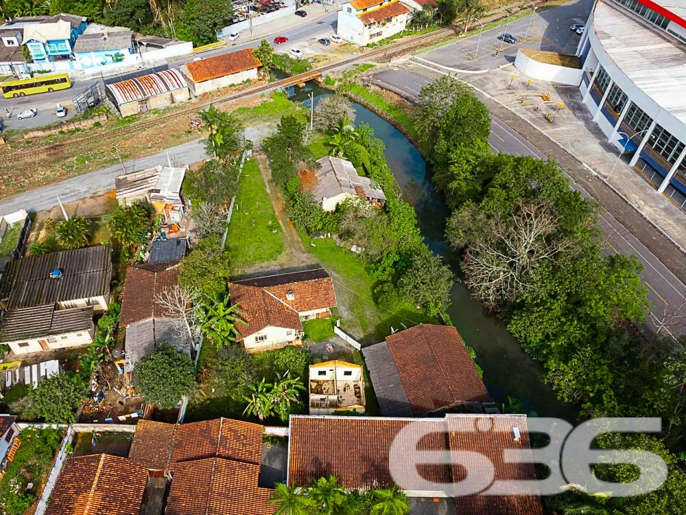 OPORTUNIDADE ÚNICA: TERRENO COM POTENCIAL INFINITO