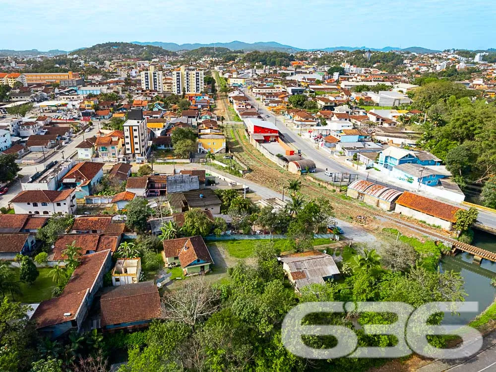 OPORTUNIDADE ÚNICA: TERRENO COM POTENCIAL INFINITO