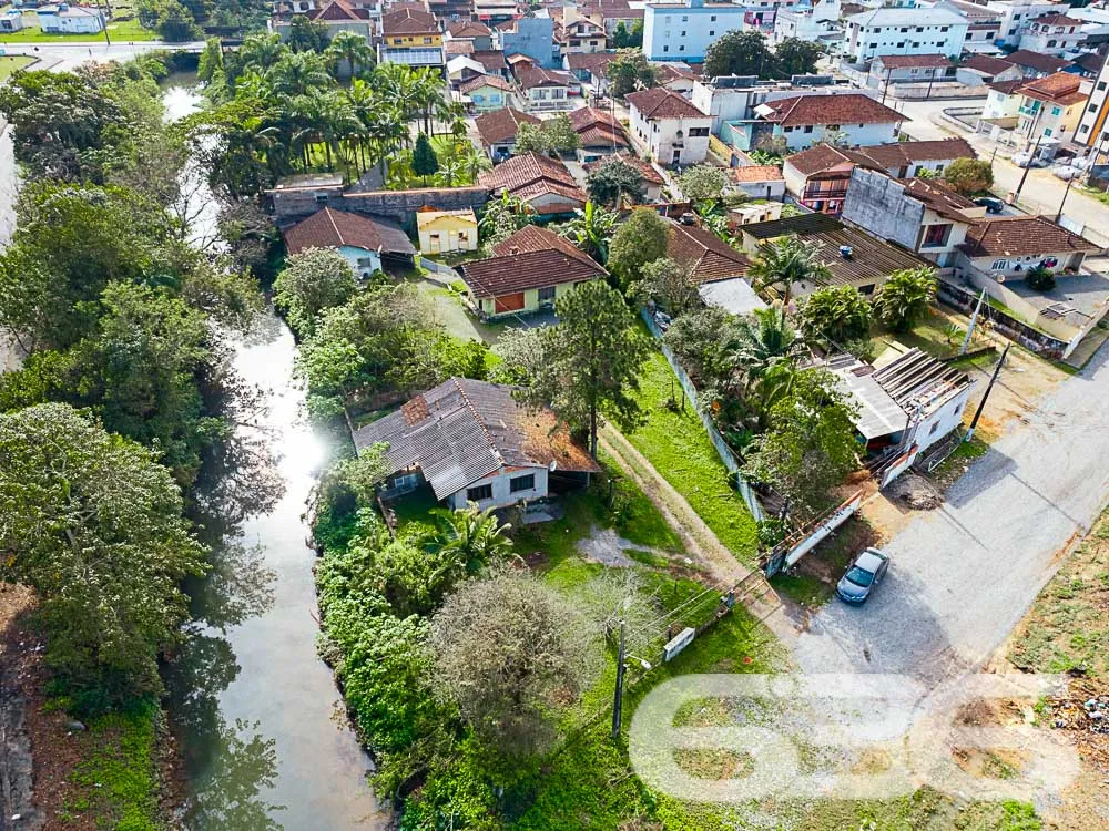 OPORTUNIDADE ÚNICA: TERRENO COM POTENCIAL INFINITO