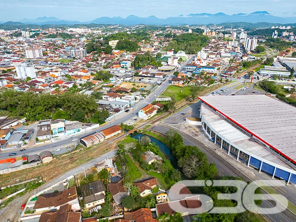 OPORTUNIDADE ÚNICA: TERRENO COM POTENCIAL INFINITO