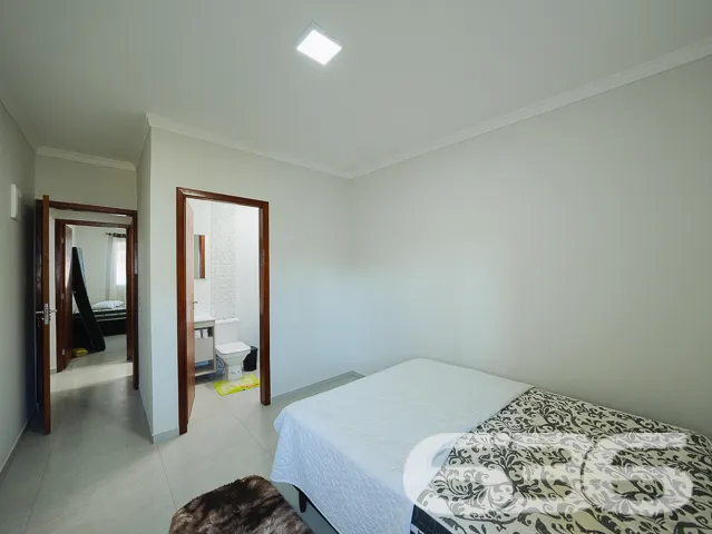 Oportunidade Única! Residência Geminada Térrea em