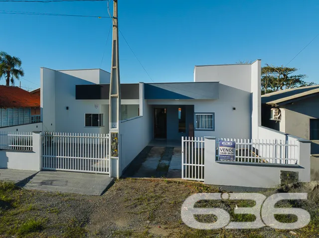 Oportunidade Única! Residência Geminada Térrea em
