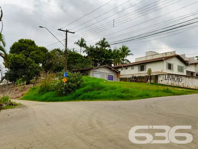 IMÓVEL COM AMPLO TERRENO NO BAIRRO PROFIPO

Neste 