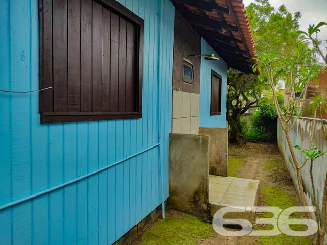 MAGNĂFICA CASA COM 3 QUARTOS, EM ARAQUARI, SANTA C