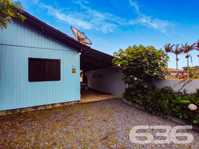 MAGNĂFICA CASA COM 3 QUARTOS, EM ARAQUARI, SANTA C