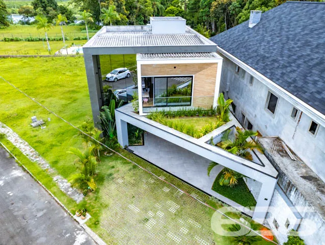 IMĂVEL DE LUXO COM EXCLUSIVIDADE E SOFISTICAĂĂO NO