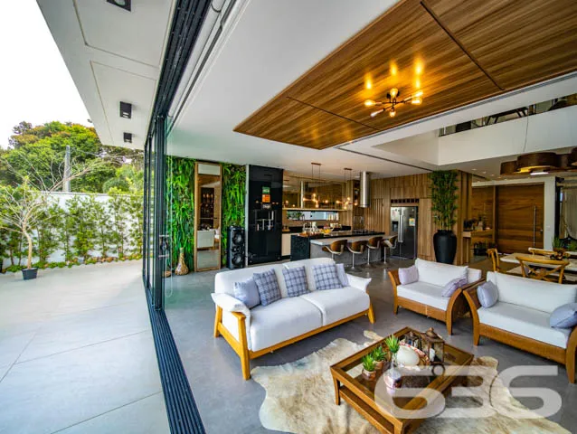 IMĂVEL DE LUXO COM EXCLUSIVIDADE E SOFISTICAĂĂO NO