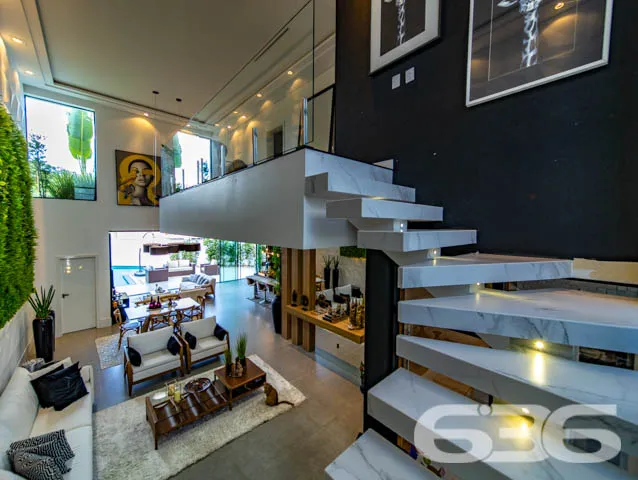 IMĂVEL DE LUXO COM EXCLUSIVIDADE E SOFISTICAĂĂO NO