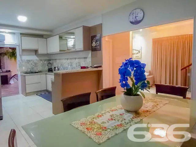 VENHA CONHECER ESTE ĂTIMO SOBRADO NO BAIRRO AVENTU