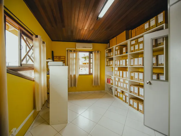 AMPLO IMĂVEL Ă VENDA NO BAIRRO FLORESTA, EM JOINVI