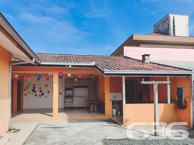 RESIDĂNCIA COM SUĂTE + 2 QUARTOS NO BAIRRO JOĂO CO