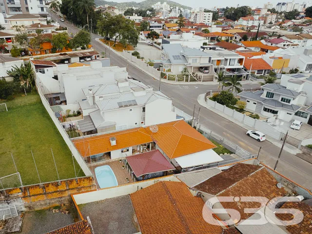LINDA RESIDÊNCIA COM SUÍTE + 2 QUARTOS NO BAIRRO S
