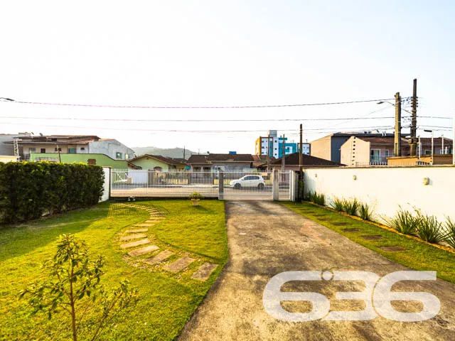LINDA RESIDÊNCIA NO BAIRRO IRIRIÚ COM 4 QUARTOS -