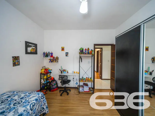 LINDA RESIDÊNCIA NO BAIRRO IRIRIÚ COM 4 QUARTOS -