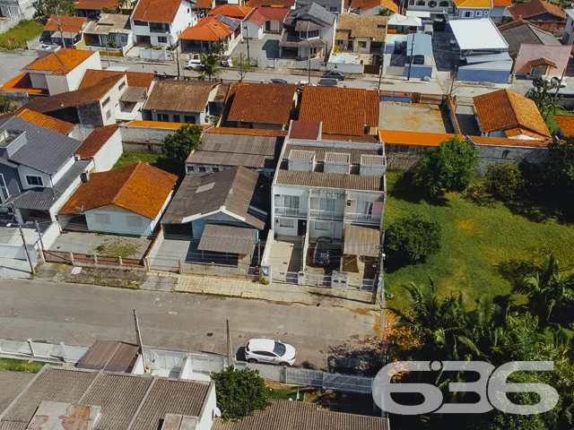 CASA Ă VENDA COM 2 DORMITĂRIOS NO BAIRRO ADHEMAR G